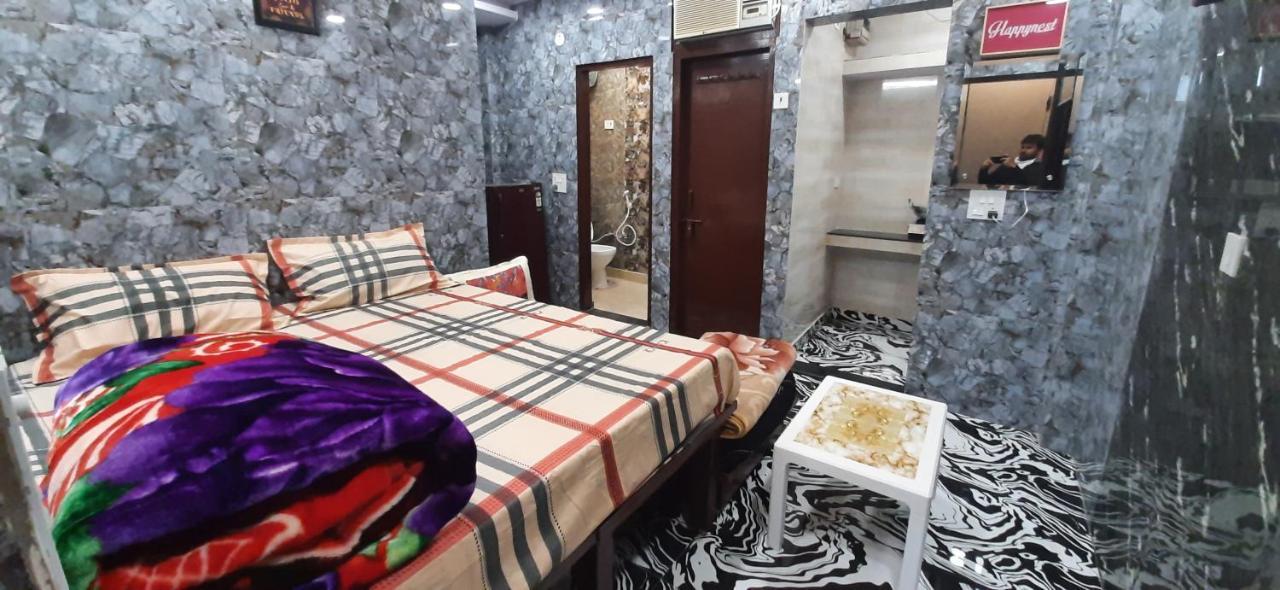 Aggarwal Luxury Room With Private Kitchen Washroom And Balcony Along With Fridge, Ac, Android Tv, Wifi In Main Lajpat Nagar New Delhi Buitenkant foto