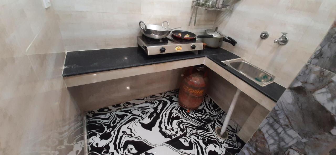 Aggarwal Luxury Room With Private Kitchen Washroom And Balcony Along With Fridge, Ac, Android Tv, Wifi In Main Lajpat Nagar New Delhi Buitenkant foto