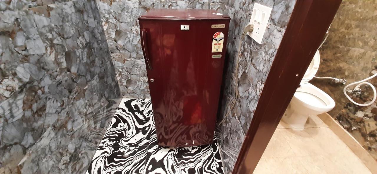 Aggarwal Luxury Room With Private Kitchen Washroom And Balcony Along With Fridge, Ac, Android Tv, Wifi In Main Lajpat Nagar New Delhi Buitenkant foto